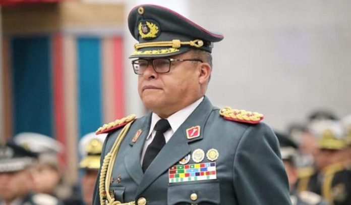 ffaa-dan-de-baja-y-le-quitan-el-uniforme-a-zuniga-y-a-otros-cuatro-altos-mandos-01-08-2024