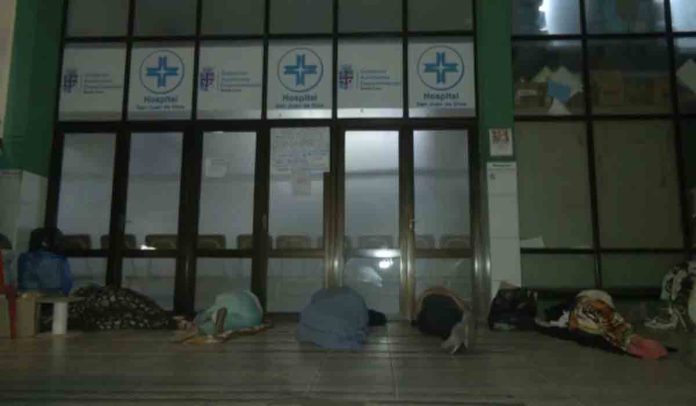 crisis-en-la-salud-hospitales-crucenos-suspenden-servicios-indefinidamente-por-paro-de-trabajadores-19-08-2025