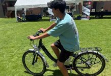 YLB pone a prueba sus baterías de litio para bicicletas en feria de electromovilidad en La Paz