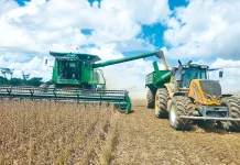 Tres decretos fijan ajustes para soya, petróleo y energías limpias