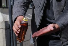 Choferes observan seguro para vehículos dañados por gasolina