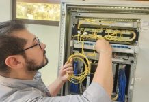 ENDE moderniza la red eléctrica en Cochabamba con tendido de fibra óptica