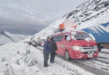 Nevadas dificultan la circulación en rutas de La Paz y Cochabamba