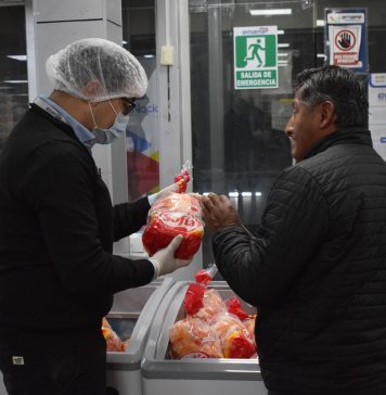 Emapa inicia venta de más de 9.900 kilos de pollo en sus principales sucursales en La Paz