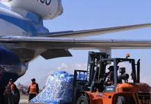 Gobierno cierra el puente aéreo y admite que el pollo seguirá afectado por los bloqueos