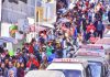 Paceños hacen fila para comprar el kilo de pollo a Bs 18 en Emapa; EEUU cubre transporte en avión