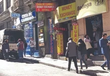 El cambio flexible cumple un mes sin disipar la presión por dólares