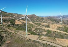 ENDE ejecuta mantenimiento a aerogeneradores en Qollpana y asegura energía limpia y continua