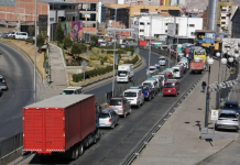 Feriado para reactivar el turismo arranca con filas por combustibles