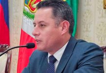Vice afirma que no tiene presupuesto ni para comprar bolígrafo y solo recibe su salario
