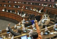 FMI: Bolivia abre la batalla política por $us 1.900 millones y un paquete de reformas