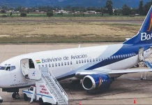 La crisis de combustibles y menos vuelos encarecen y complican viajes en Bolivia