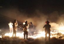 Persiste el incendio en Sama, la zona es inaccesible y hay fuertes vientos