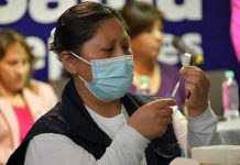 Trabajadores en salud exigen esclarecer bono vacuna 2026