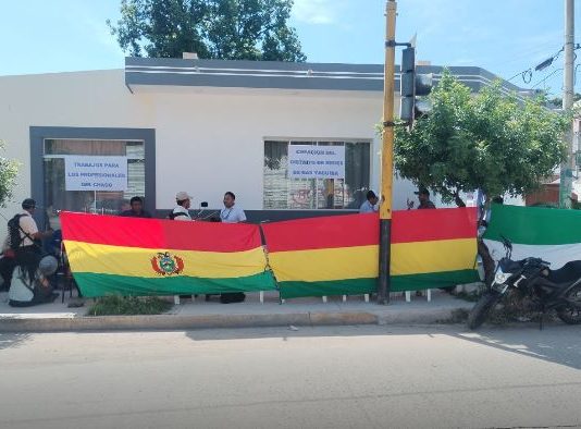 Empresas y vecinos toman las oficinas de Redes de Gas de YPFB, piden la creación del Distrito en Yacuiba