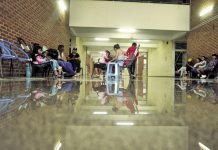 La inscripción escolar se inicia con quejas por retrasos en arreglos, servicios y desayuno
