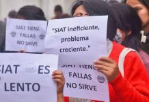 Protestan por cortes del SIAT en Línea; Impuestos dice que implementa mejoras