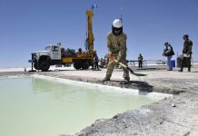 Colegio de Economistas advierte riesgos en el contrato de YLB con Uranium One