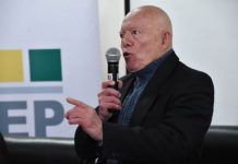 Hassenteufel pide compensar a Sucre con el traslado del TSE