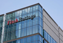 Economistas cruceños dicen que se debe reducir el déficit público ante la baja calificación otorgada por Fitch Ratings