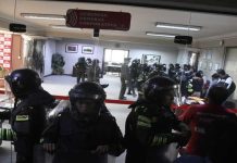 Toman oficinas de Comteco tras denuncia de desfalco millonario