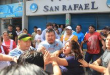 El reordenamiento deriva en enfrentamientos y micreros ratifican paro desde el lunes