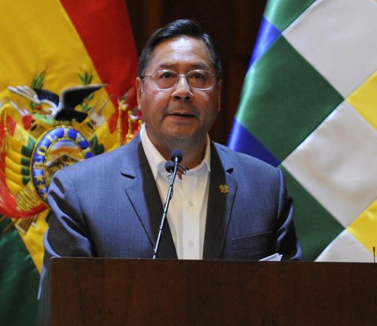 Arce sugiere declarar la migración como derecho humano y ve con indignación las deportaciones de EEUU