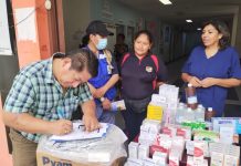 Médicos atienden y entregan medicamentos a afectados por inundaciones en Tipuani, se mide la calidad de agua que consumen