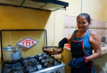 Nuevos usuarios del Distrito 8 de Trinidad se benefician con gas domiciliario de YPFB