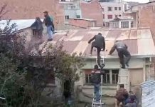 “Evistas” recuperan la sede del MAS y persiguen a “arcistas” por los techos