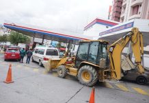 Luego del anuncio de YPFB, las filas en surtidores se incrementan