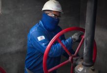 YPFB: este domingo llegan 4,3 millones de litros de combustible; la gasolina de 3 buques alcanzará para 20 días