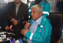 Denuncian que YPFB provisionó diésel mezclado con agua